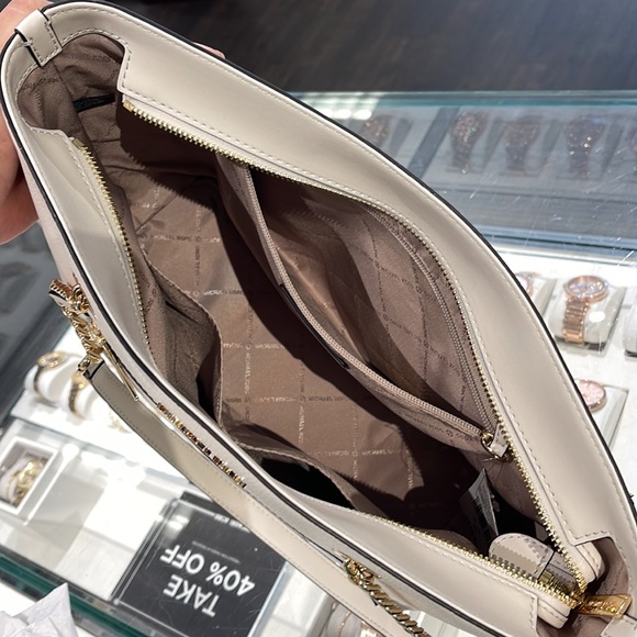 MICHAEL KORS
Jet Set Medium Front Zip Pebbled Leather Chain Tote Bag
Light Cream - Picture 11 of 16